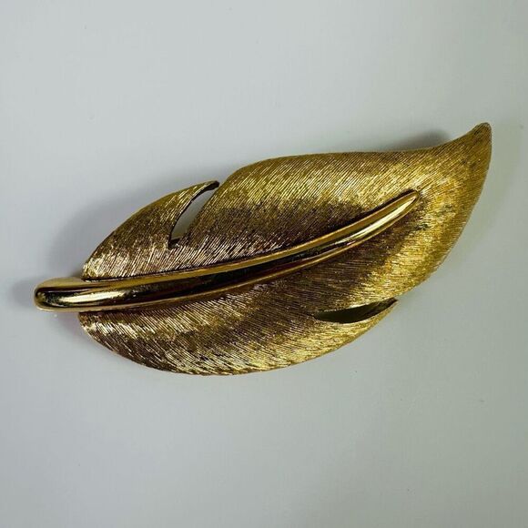 Givenchy Vintage Leaf Motif Gold Tone Brooch - Picture 1 of 4